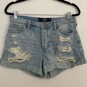 Hollister- high rise light wash rolled cuff mom shirt- 3” - Size 29